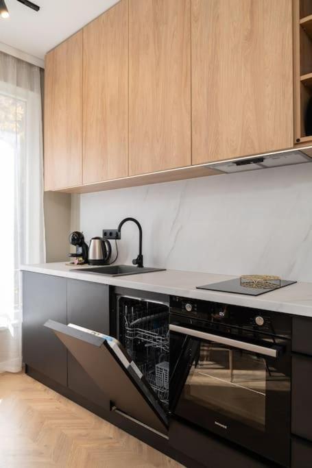 Апартаменты New! High-Street Stylish Flat София Экстерьер фото